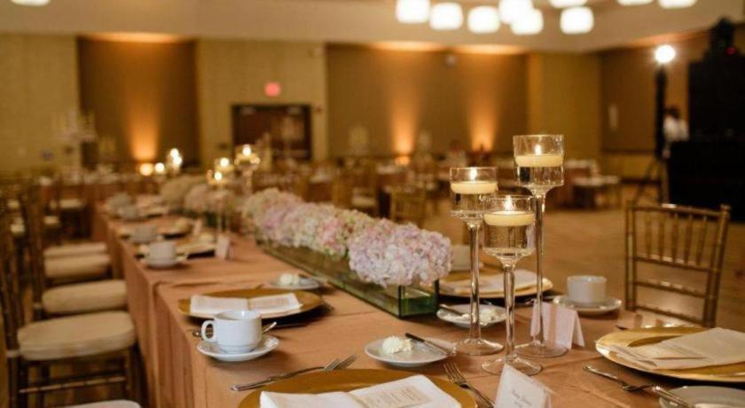 I Hotel And Illinois Conference Center - Шампейн Екстериор снимка