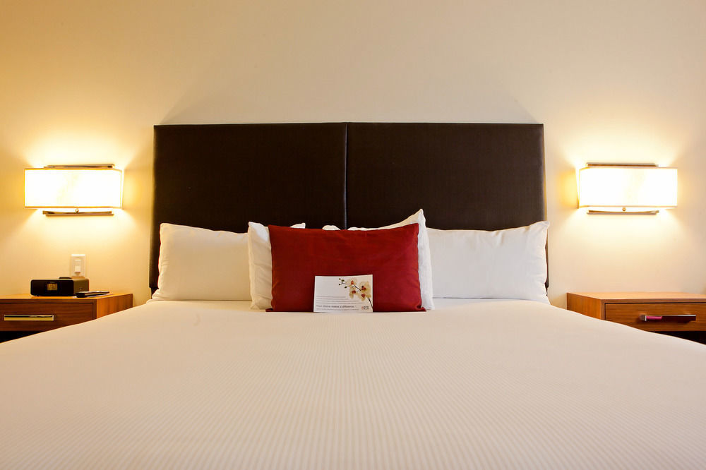 I Hotel And Illinois Conference Center - Шампейн Екстериор снимка
